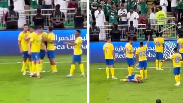 جماهير الأهلي ترمي قارورة مياه على لاعب النصر أوتافيو .. فيديو