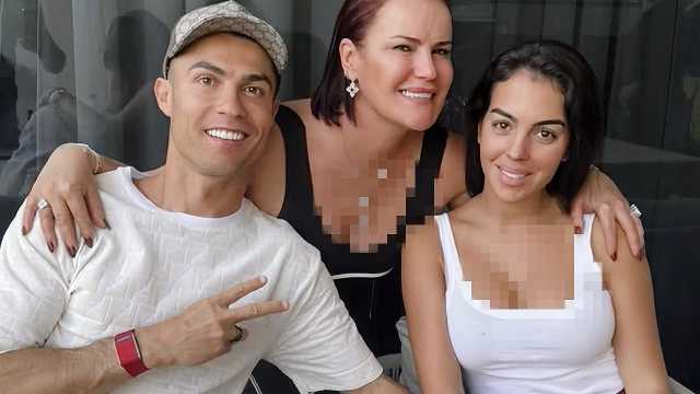 رونالدو برفقة عائلته في أحدث ظهور .. صورة