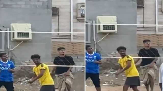 لاعب الأهلي عبدالباسط هندي يلعب كرة طائرة بأحد الأحياء.. فيديو