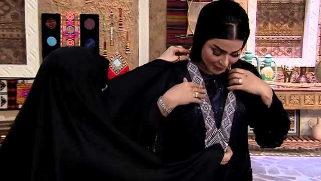 تأثر ريم عبدالله بالدموع بعد أن أهدتها الخالة هدية من أعمالها اليدوية .. فيديو