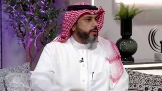 مستشار زوجي يروي قصة زوج كذب على زوجته وأنقذته هدية اشتراها لها.. فيديو