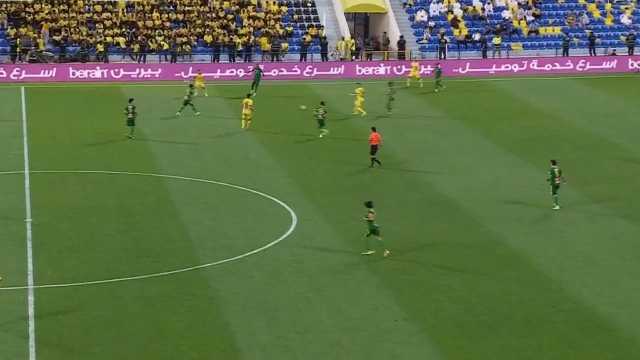 حكم لقاء التعاون والخليج يوقف اللقاء أثناء رفع الأذان .. فيديو