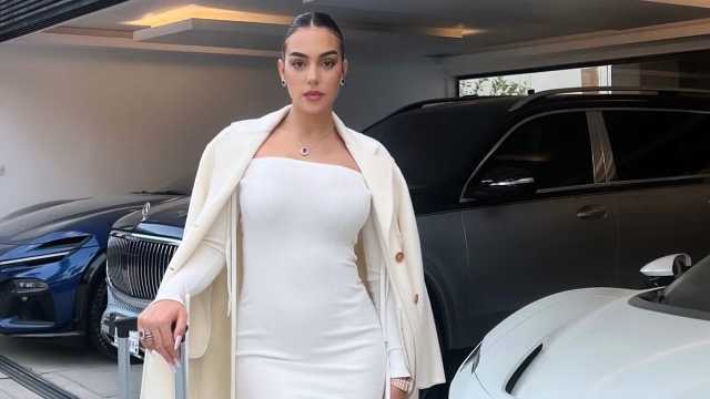 جورجينا بإطلالة ناصعة البياض في أحدث ظهور.. صورة
