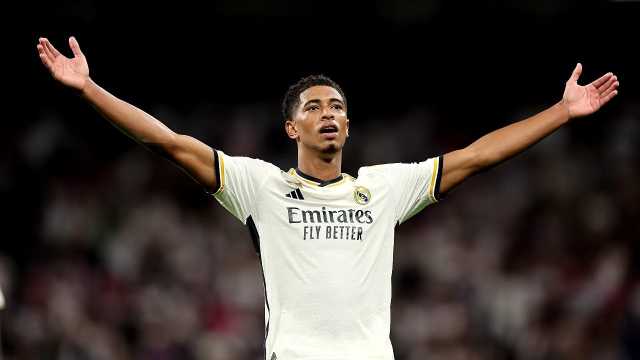 نجم ريال مدريد يرتبط بالعارضة لورا سيليا