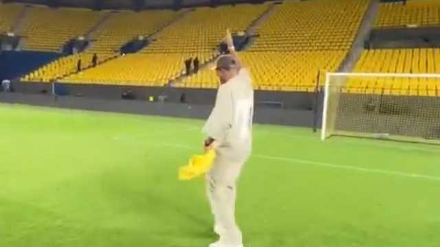 ديشون واتسون يحتفل بالعرضة السعودية على طريقة رونالدو بعد تسجيل هدف ..فيديو