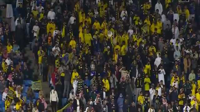عيسى الحربين بعد هدف النصر الثامن: واحد يطفي أنوار الملعب .. فيديو