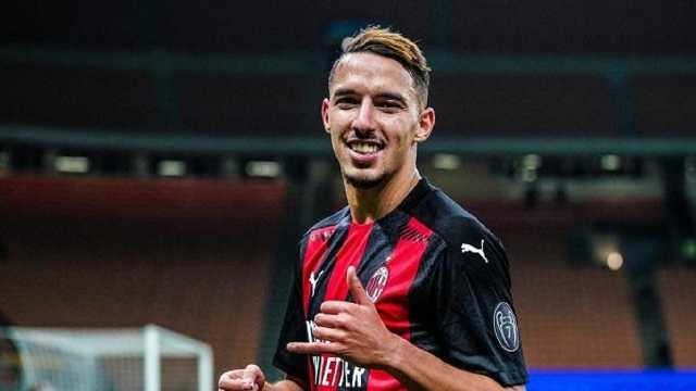 لاعب ميلان بن ناصر يرحب بالانتقال إلى دوري روشن