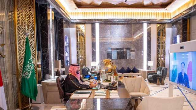 ولي العهد يجري اتصالا مرئيا مع رئيس وزراء اليابان.. فيديو