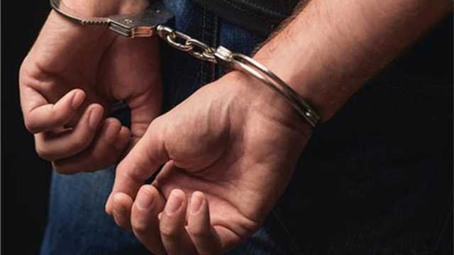 الإطاحة بمخالف لنظام الأمن لترويجه الحشيش المخدر بجازان