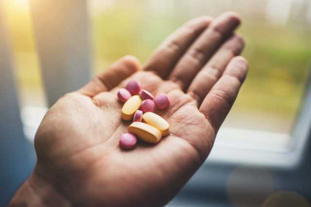 مدرب رياضي يحذر من استخدام الهرمونات بطريقة خاطئة.. فيديو