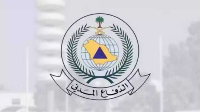 مدني عسير ينقذ شخصين علقا في مرتفع جبلي