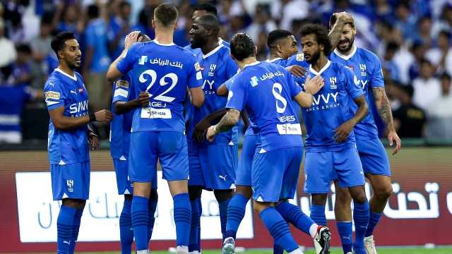 الهلال يستعين بالحكام السعوديين
