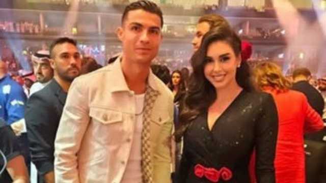 ياسمين صبري تستغل غياب جورحينا وتلتقط صورة مع الدون