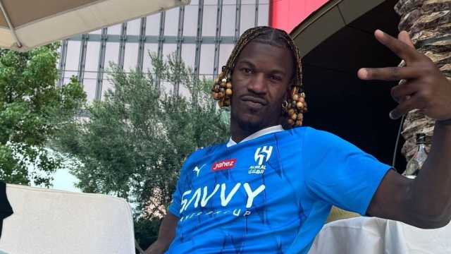 ظهور استثنائي لنجم كرة السلة الأمريكية بقميص الهلال .. صورة