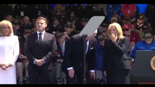جوبايدن : يجلس علي كرسي غير موجود – فيديو