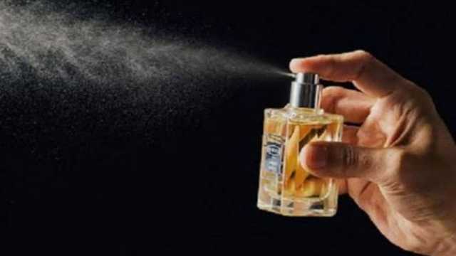 مخاطر وضع العطر قبل التعرض لأشعة الشمس