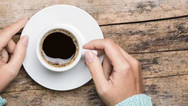 طبيب ينصح بشرب القهوة يوميًا