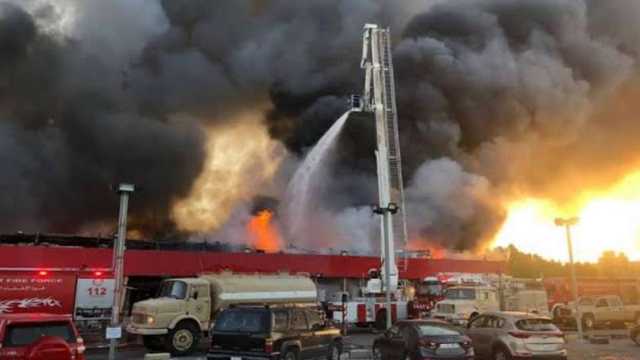 “بعد حادث المنقف” .. اندلاع حريق ضخم في سوق مركزي بالكويت.. فيديو