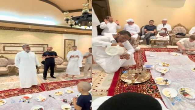 عائلة من مكة تستقبل ضيوف الرحمن بحفاوة بالغة .. فيديو