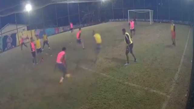 هدف خيالي لـ تاليسكا في حواري البرازيل.. فيديو