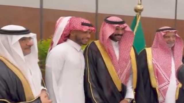 البليهي يحضر حفل زفاف زميله محمد العويس .. فيديو