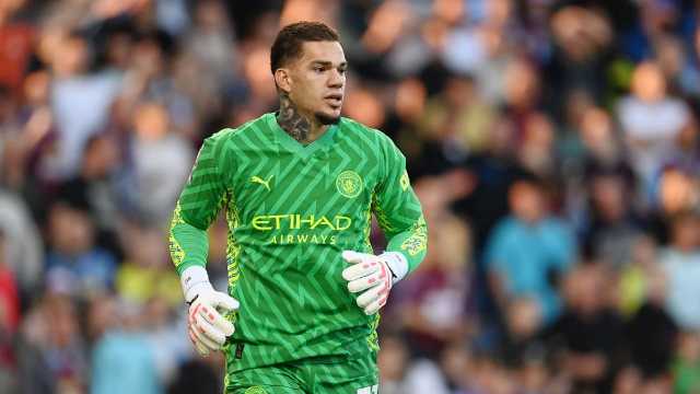 مانشستر سيتي يصدم النصر بقيمة عقد إيدرسون