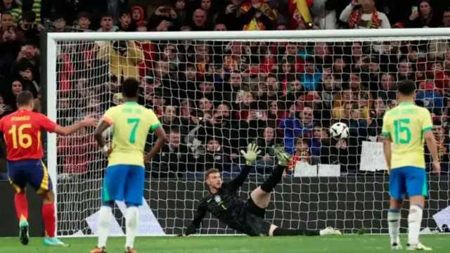 الاتحاد يقترب من التعاقد مع الحارس البرازيلي بينتو