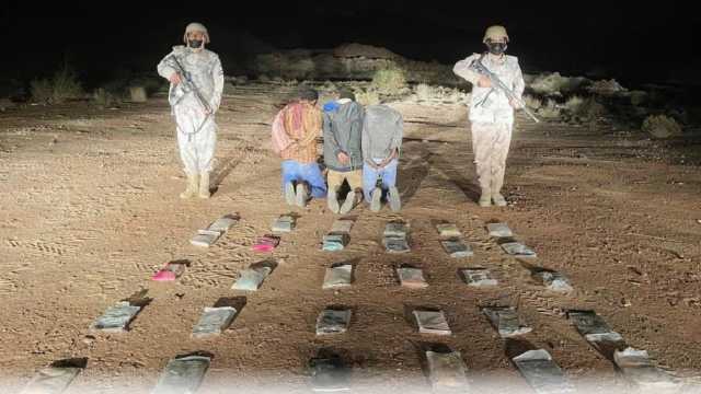 القبض على 3 مخالفين لتهريبهم 33 كيلو جرام من الحشيش بعسير