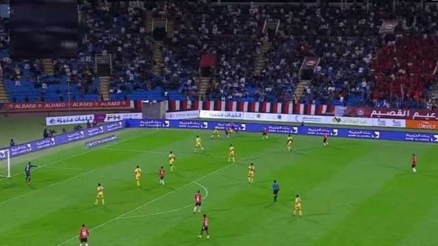غضب المُعلق عبدالله الحربي بسبب نقص الماء أثناء التعليق .. فيديو