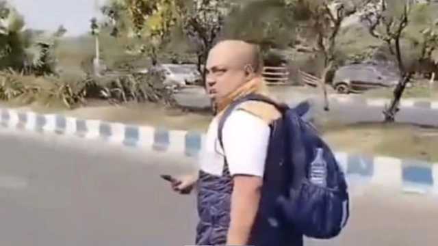 موظف يطعن زملاءه بسبب رفض طلب إجازته