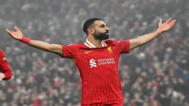 محمد صلاح يحسم موقفه بشأن الانتقال للهلال الموسم المقبل
