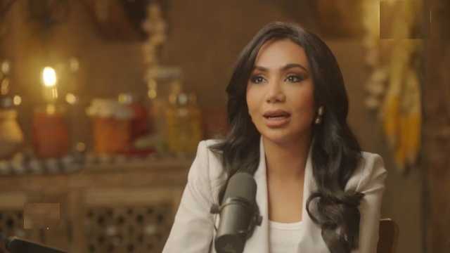 انهيار لبنى عبدالعزيز بسبب والدتها.. فيديو