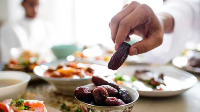 التمر: كنز غذائي أساسي على مائدة الإفطار في رمضان