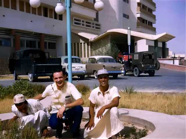 لقطة قديمة من أمام فندق زهرة الشرق بالرياض