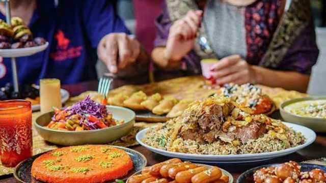 عادات قد تؤدي إلى السمنة بعد رمضان .. فيديو