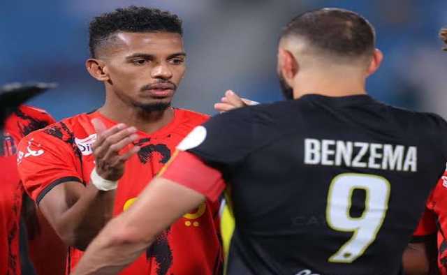أحمد عسيري يعترض على ركلة جزاء الاتحاد.. فيديو
