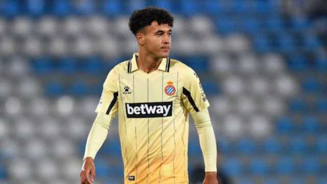 عمر الهلالي يكشف موقفه من الانضمام إلى برشلونة