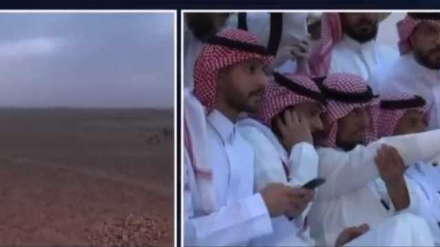 لحظة رؤية عبد الله الخضيري لهلال شوال‬⁩ .. فيديو