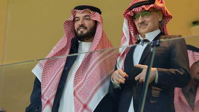 الوليد بن طلال برفقة فهد بن نافل في مقر الهلال