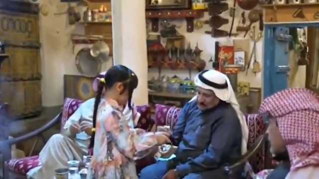 “الخشرة” عادة قديمة يحيها أهالي منطقة حائل احتفالا بالعيد.. فيديو