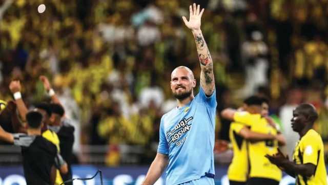 حارس الاتحاد برفقة عائلته في سباق فورمولا 1 بجدة.. صورة