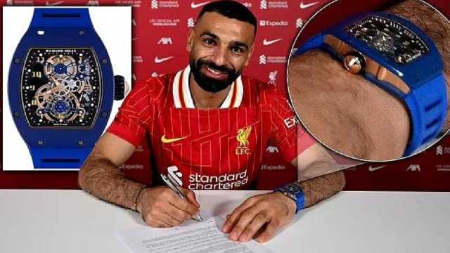 سعر خيالي لساعة محمد صلاح أثناء تجديد عقده مع ليفربول