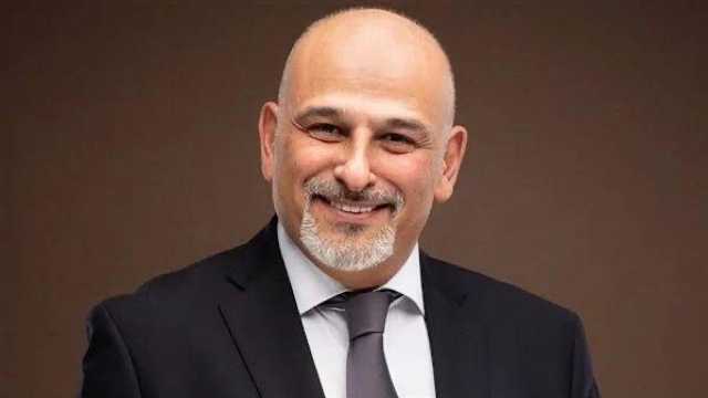 تعليق جمال سليمان بعد انتشار لقطته المثيرة: أبوس إيدك سيبيني