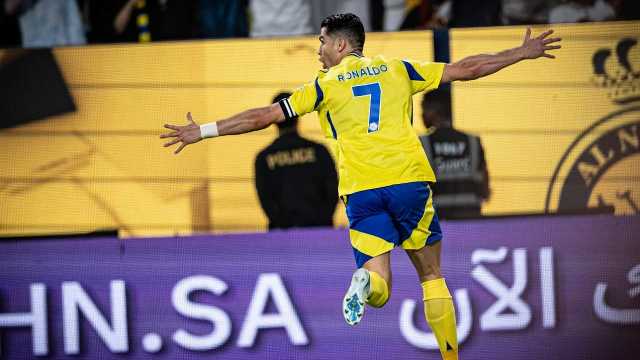 رونالدو يقود النصر للفوز بثنائية أمام الرياض