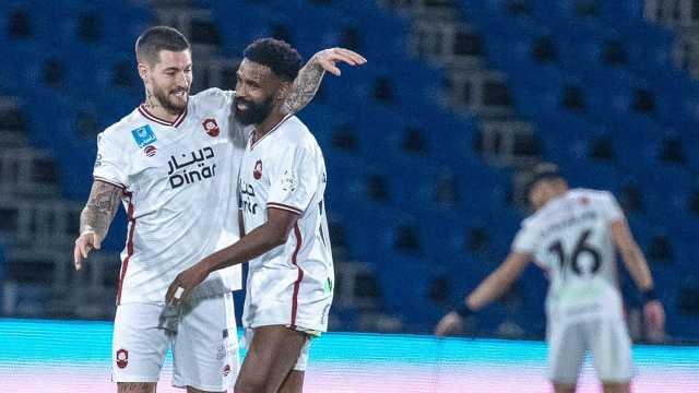 الرائد يقسو على العروبة برباعية.. فيديو