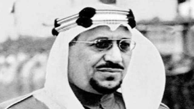 صورة نادرة للملك سعود بن عبدالعزيز مع بعض انجاله