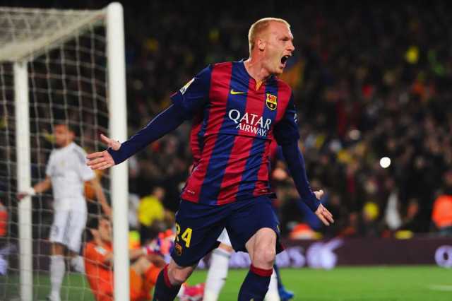 لاعب برشلونة السابق يكشف عن حياته بعد كرة القدم ..صور