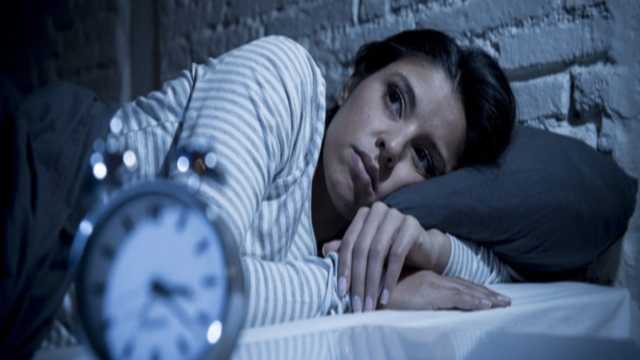 مختص: استخدام “الميلاتونين” للمساعدة على النوم مع وجود الضوء تصرف خاطئ.. فيديو