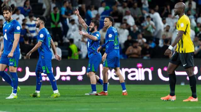 نجوم الاتحاد يعتذرون للجماهير بعد خسارة الفتح.. فيديو