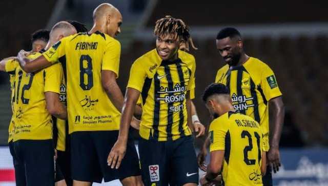 ثلاثي الاتحاد مهدد بالغياب عن مواجهة الفتح بسبب الإنذارات